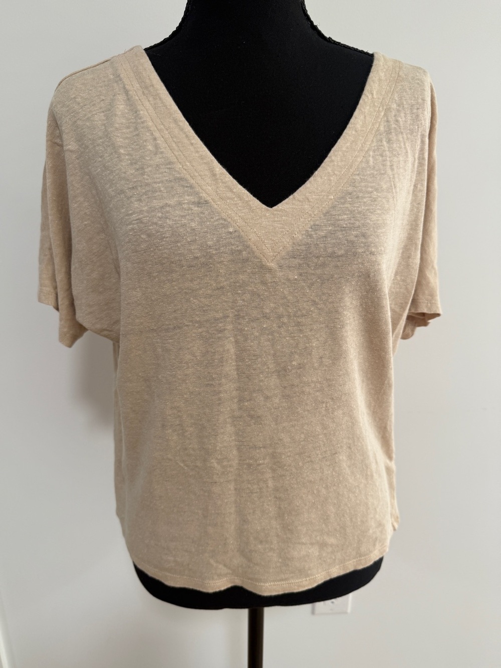 Chico’s 100% Linen Top M Beige V Neck Short Sleeve Lightweight Relaxed Fit Great